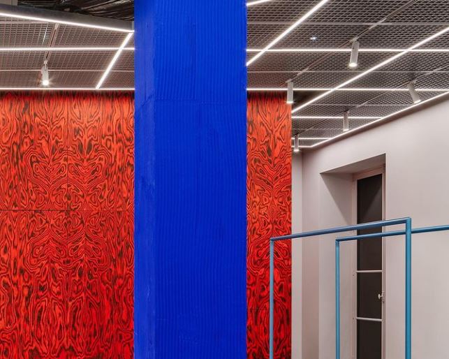 Virgil Abloh και AMO επανασχεδιάζουν τις παριζιάνικες αυλές