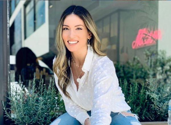 Αθηνά Οικονομάκου: Ποζάρει με μαγιό 22 μέρες μετά τη γέννα και μας αφήνει άφωνους