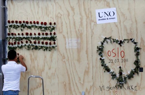 Νορβηγία: Δέκα χρόνια από το μακελειό με τους 77 νεκρούς – «Δεν μπορούμε να αφήσουμε το μίσος χωρίς απάντηση»