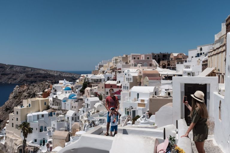 Κοροναϊός: Αυτά τα νησιά κινδυνεύουν με lockdown εν μέσω καλοκαιριού – Τι θα συμβεί αν «κοκκινίσουν»