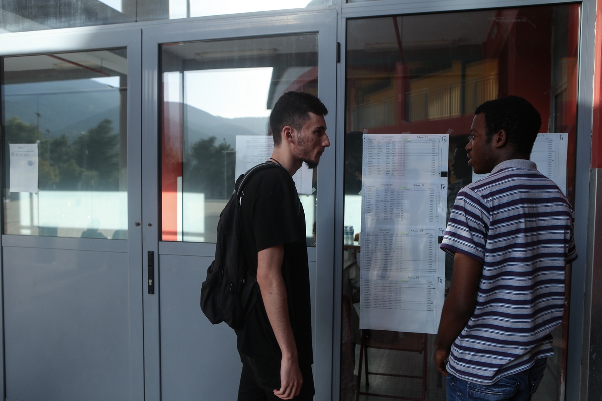 Πανελλαδικές 2021: Υποψήφιος εγκαλεί την Κεραμέως – «Με ποιο δικαίωμα ειρωνεύεστε;»