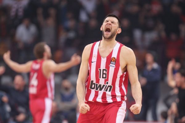 Ολυμπιακός – Ο Κώστας Παπανικολάου είναι εδώ