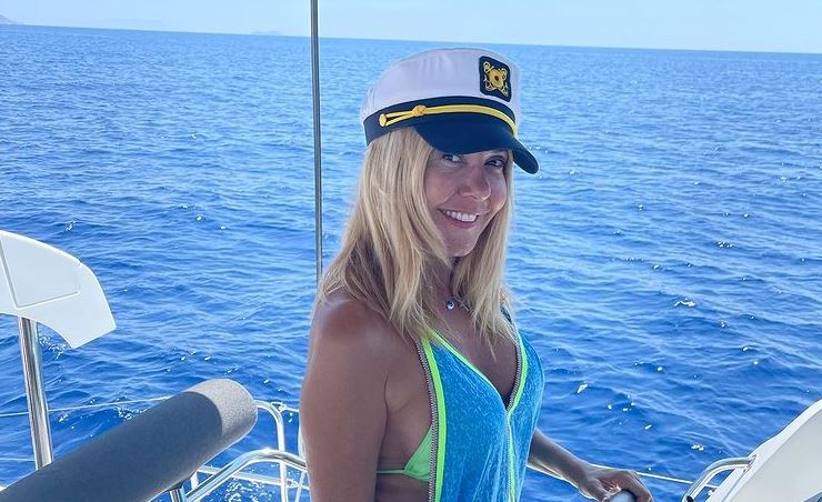 Φωτιά και λάβρα η Χριστίνα Παππά: Φωτογραφίες και βίντεο από τις διακοπές στη Μύκονο