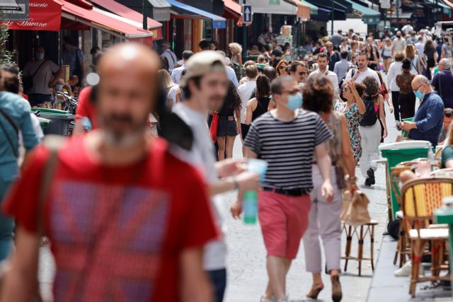 Εμβόλιο: Πίτσες, μπύρες και… τόμπολα για την αγέλη των δυσπίστων