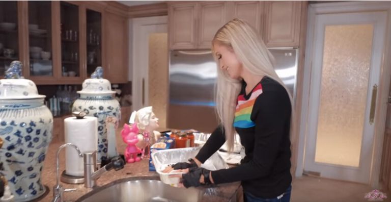 Πάρις Χίλτον: Γίνεται νοικοκυρά για ένα νέο ριάλιτι μαγειρικής