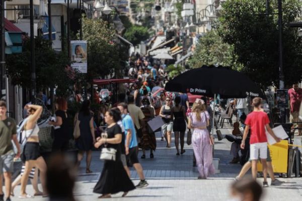 Πάτρα: Καταγγελίες στα social media για άνδρα που ακολουθεί κοπέλες
