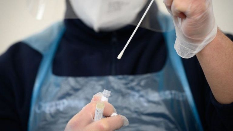 Δήμος Μοσχάτου-Ταύρου: Στα 25 ευρώ τα PCR και στα 4 ευρώ τα Rapid