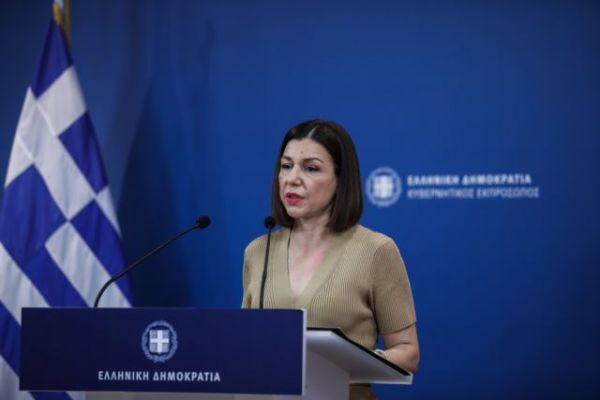 Δείτε live την ενημέρωση των πολιτικών συντακτών από την Αριστοτελία Πελώνη