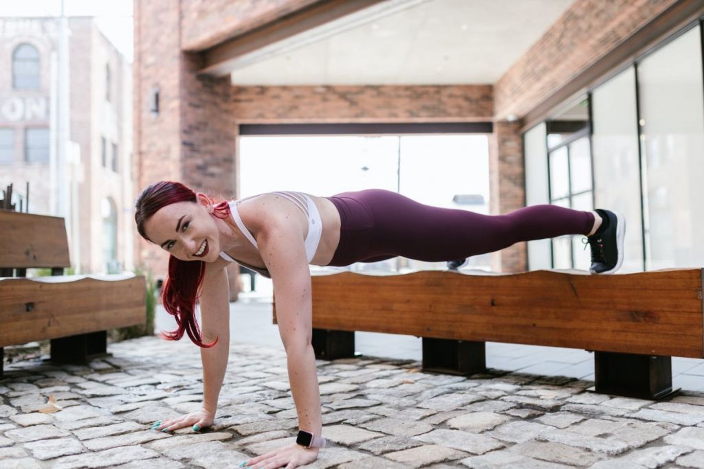 Κάντε αυτές τις ασκήσεις γυμναστικής για πιο σφριγηλό κορμί στην παραλία