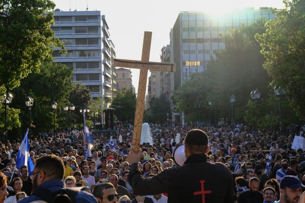 Η ανθρωπογεωγραφία των αντιεμβολιαστών και ο διχασμός που διαφαίνεται