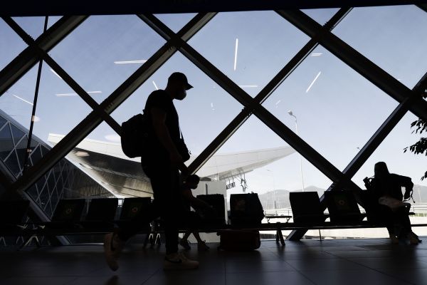Βρετανία: Η Αγγλία εξαιρεί από την καραντίνα τους ταξιδιώτες που έχουν εμβολιαστεί στην ΕΕ και στις ΗΠΑ