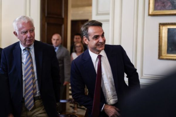 Επέκταση του υποχρεωτικού εμβολιασμού ζητάει ο Πικραμμένος