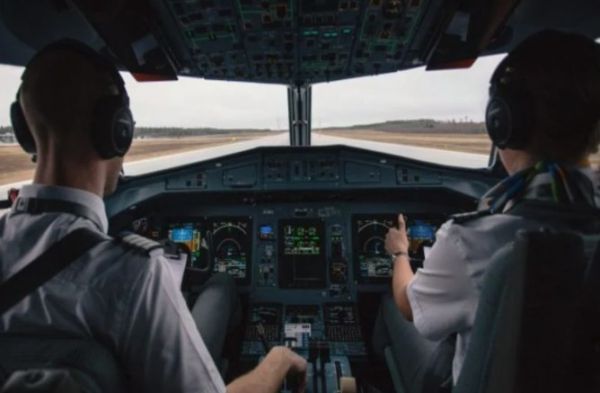 Δεν θα το πιστεύτε: Αγαπημένη Ελληνίδα ηθοποιός έγινε… πιλότος