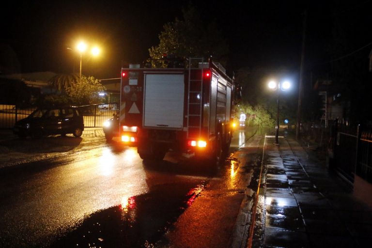 Συναγερμός στο Λουτράκι: Εκκενώθηκε πολυκατοικία λόγω πυρκαγιάς - Δύο άτομα στο νοσοκομείο