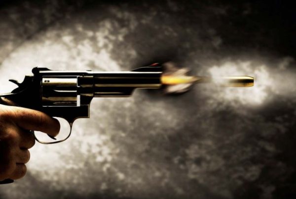 Χαλκιδική: Βίντεο ντοκουμέντο – 25χρονος πυροβολεί εν ψυχρώ δυο νέους έξω από μπαρ