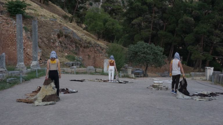 Ο Σπύρος Κουβαράς χορεύει για το «Ρίζωμα»