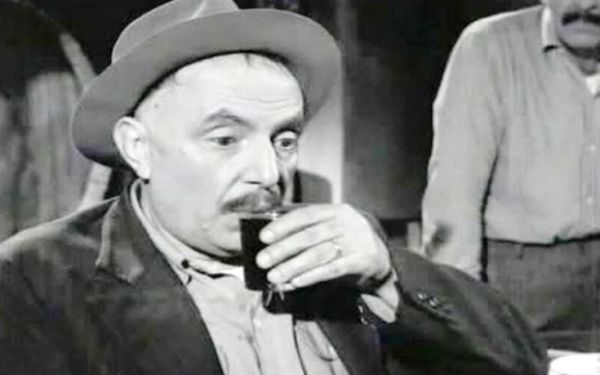 Ορέστης Μακρής: Ο τενόρος που έκανε καριέρα σε ρόλο μεθύστακα, αν και δεν έπινε γουλιά