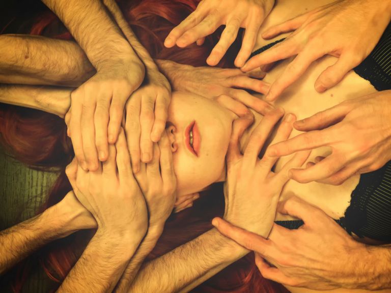 Να μιλήσουμε στα παιδιά του μέλλοντος για τους βιασμούς μας