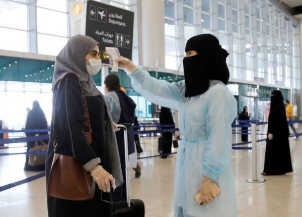 Σαουδική Αραβία: Οσοι ταξιδεύουν σε «κόκκινες χώρες» κινδυνεύουν με τριετή απαγόρευση εξόδου από τη χώρα
