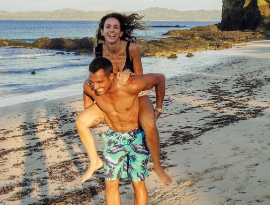 Σάββας Πούμπουρας: Πρώτες φωτογραφίες και βίντεο από τον γάμο του – Αυτή είναι η εκλεκτή της καρδιάς του