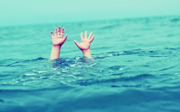 Αυλίδα: Θρήνος για τον πνιγμό 6χρονου κοριτσιού – Πνίγηκε μπροστά στη μάνα της
