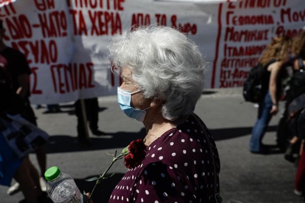 Ασφαλιστικό νομοσχέδιο: Κατατέθηκε στη Βουλή – Τι ισχύει με τα αναδρομικά των συντάξεων