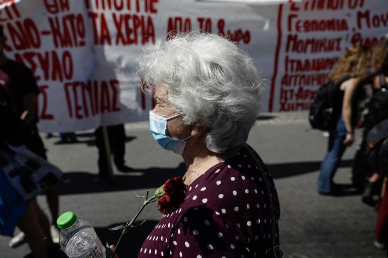 Ασφαλιστικό νομοσχέδιο: Κατατέθηκε στη Βουλή – Τι ισχύει με τα αναδρομικά των συντάξεων
