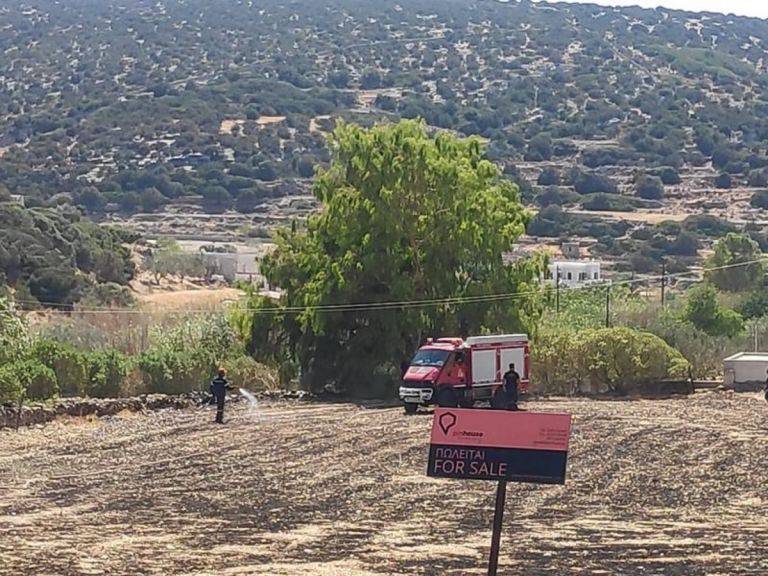 Φωτιά στο χωριό Γαλησσάς στη Σύρο