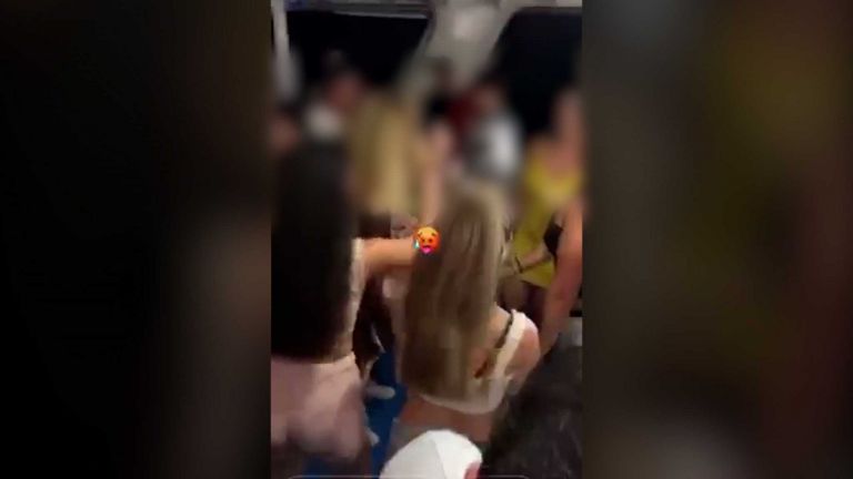 Κοροναϊός: Τετραήμερο κορονοπάρτι στη Σκιάθο – Ξέφρενο γλέντι και σε κατάστρωμα πλοίου