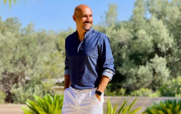 Δημήτρης Σκουλός: Φωτογραφίζει τη νεογέννητη κόρη του και λιώνουμε