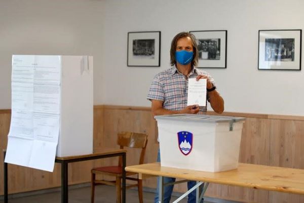 Σλοβενία: Ηττα του πρωθυπουργού Γιάνσα σε δημοψήφισμα για το περιβάλλον