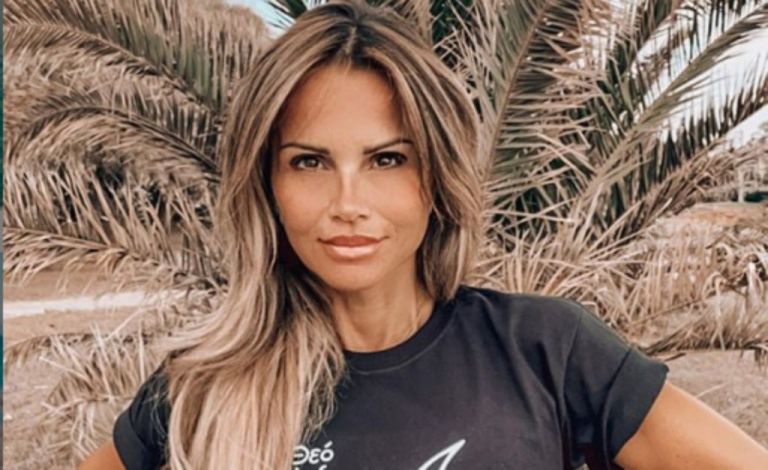 Σόφη Πασχάλη: Ποζάρει με μαγιό και… ανεβάζει επικίνδυνα τη θερμοκρασία