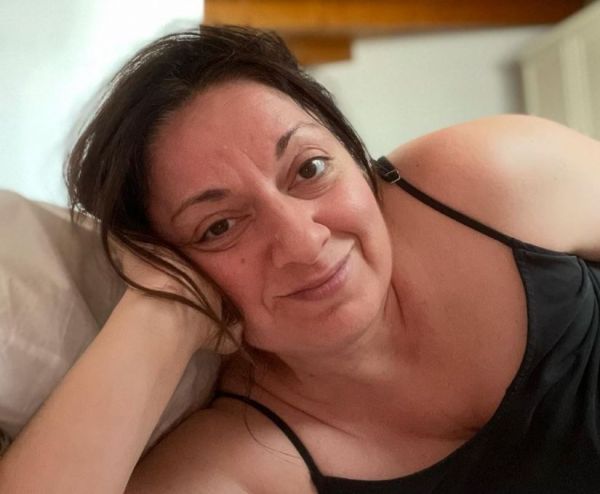 Σοφία Μουτίδου: Ποζάρει με μαγιό χωρίς φίλτρα και ρετούς