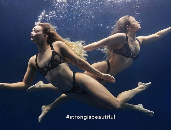 Δυο αθλήτριες συγχρονισμένης κολύμβησης φωτογραφίζονται με εσώρουχα για να στείλουν ένα ηχηρό μήνυμα