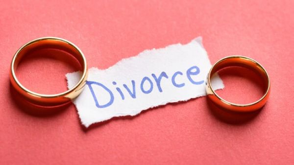 Πως ανακοινώνουμε ένα διαζύγιο;