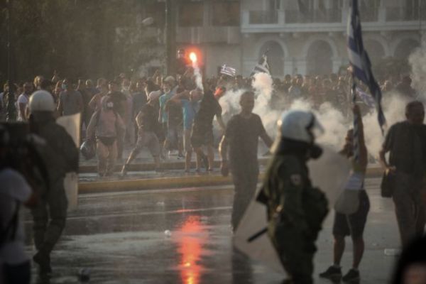 Προσαγωγές της ΕΛ.ΑΣ. από τα επεισόδια στο Σύνταγμα