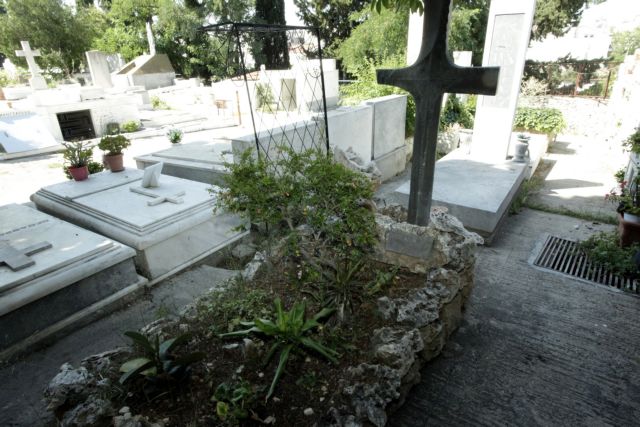 Εύβοια: Ιερέας άνοιξε φέρετρο 77χρονου που πέθανε από covid-19 και φώναζε ότι δεν υπάρχει κοροναϊός