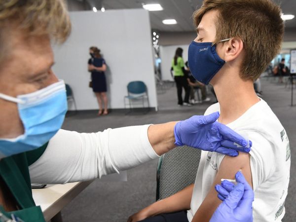 Εμβολιασμοί παιδιών 15-17 ετών: Πάνω από 3.000 κρούσματα ανήλικων από τις αρχές Ιουλίου
