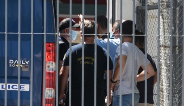 Πέτρος Φιλιππίδης: Έφτασε στις φυλακές της Τρίπολης – Δείτε βίντεο και φωτογραφίες