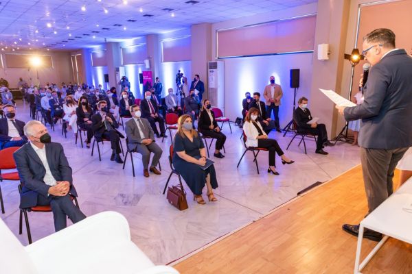 Χρυσοχοΐδης: Δημιουργία γραφείων κατά της ενδοοικογενειακής βίας στα αστυνομικά τμήματα