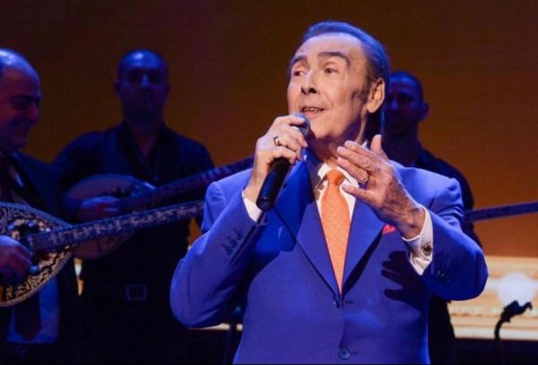 Συγκινεί η Σάσα Σταμάτη: Μπαμπά, ζήτα από τον Τόλη να σου πει τον «Ανεπανάληπτο»