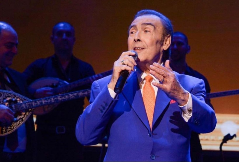 Συγκινεί η Σάσα Σταμάτη: Μπαμπά, ζήτα από τον Τόλη να σου πει τον «Ανεπανάληπτο»