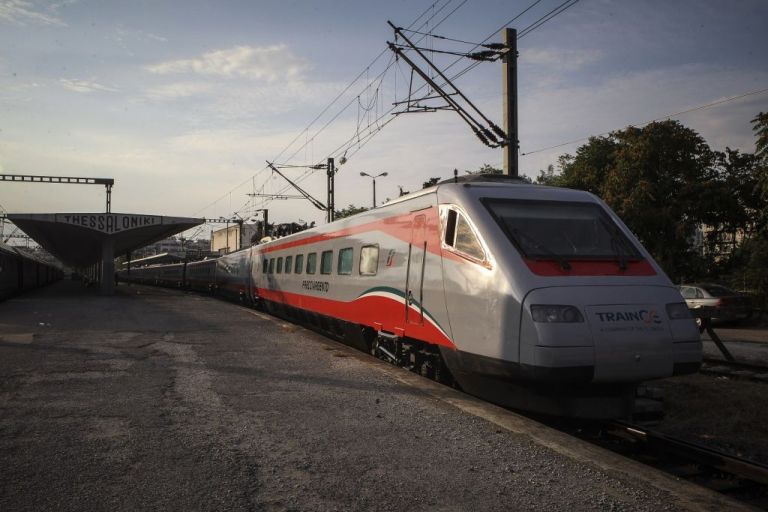 Θεσσαλονίκη: Τρένο παρέσυρε 70χρονη – Σε κρίσιμη κατάσταση στο νοσοκομείο