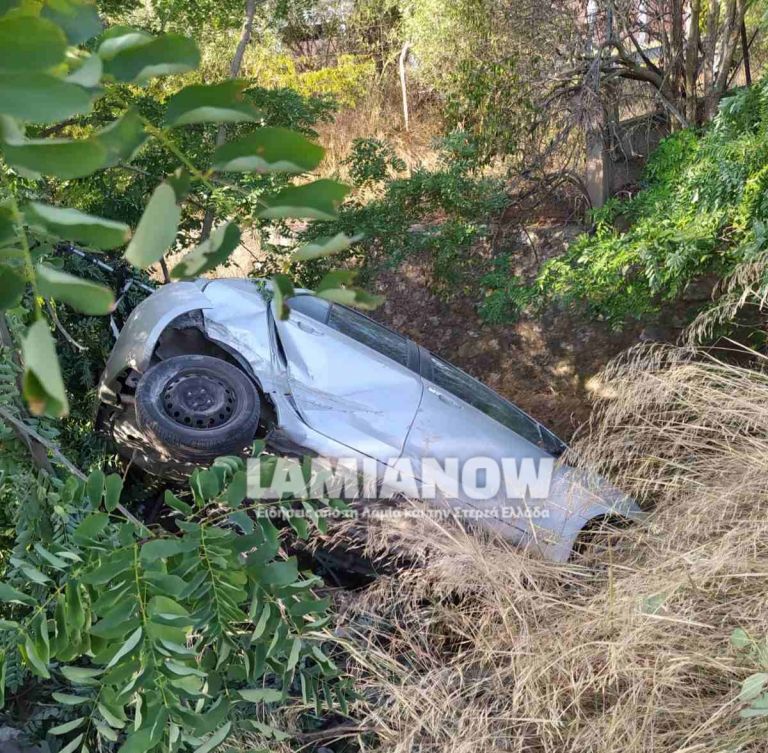 Στυλίδα: Απίστευτο τροχαίο – Έπεσε με το αυτοκίνητο από γέφυρα και βγήκε… χωρίς γρατζουνιά