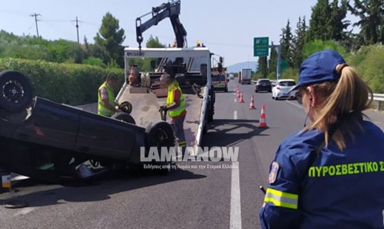 Τροχαίο στην Αθηνών - Λαμίας: Ανετράπη αυτοκίνητο - Απεγκλωβίστηκε η οδηγός