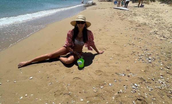 Σταματίνα Τσιμτσιλή: Φορά το μαγιό της και εντυπωσιάζει