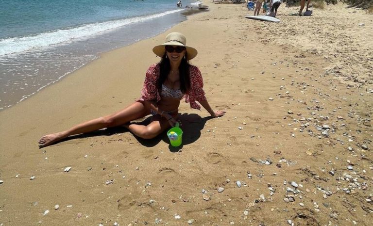 Σταματίνα Τσιμτσιλή: Φορά το μαγιό της και εντυπωσιάζει