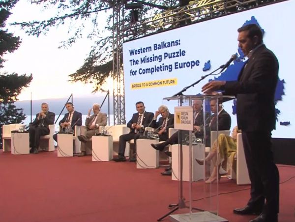 Τσίπρας: Η υλοποίηση της Συμφωνίας των Πρεσπών είναι η απάντηση στους εχθρούς της – Η κίτρινη κάρτα στο Ζάεφ