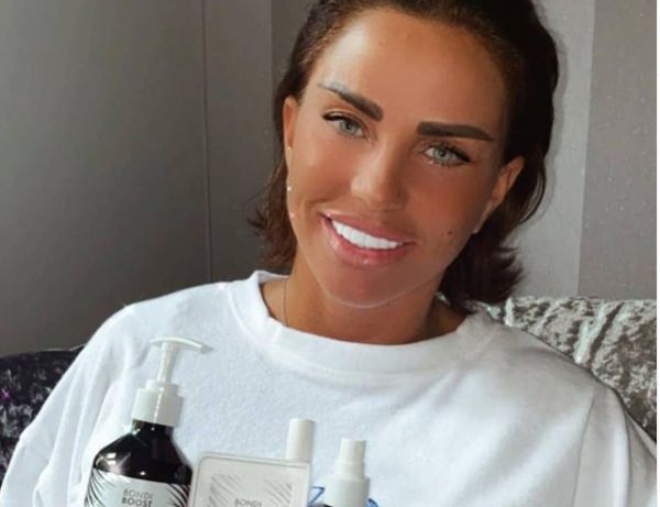 Κέιτι Πράις: Το μοντέλο ταξίδεψε παράνομα σε απαγορευμένη χώρα για να κάνει πλαστική στους γλουτούς