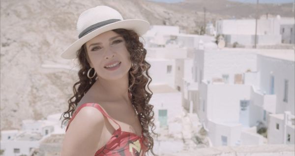 Η Κλεονίκη Δεμίρη τραγουδά: “Για πάντα καλοκαίρι”